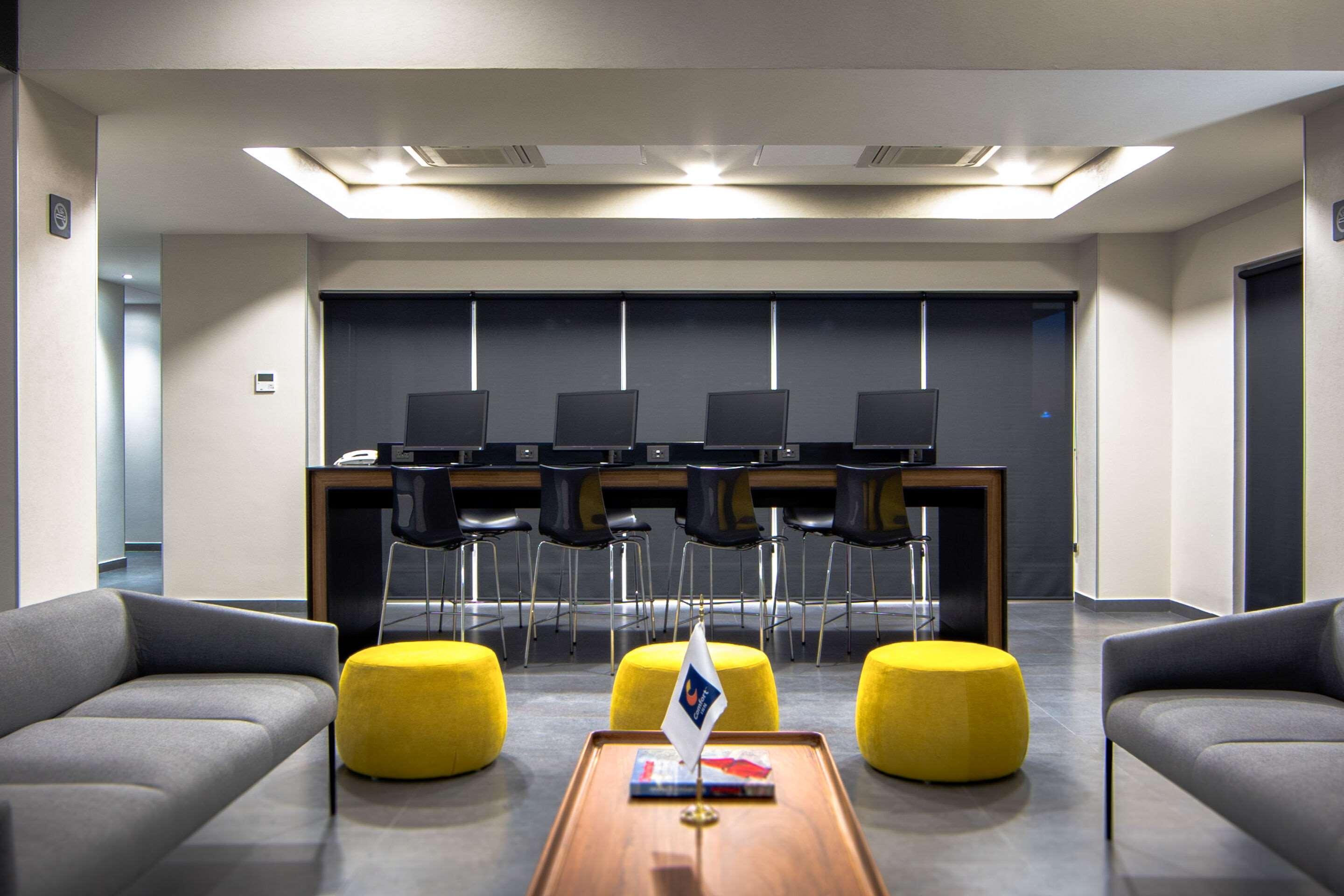 Comfort Inn Делісіяс Екстер'єр фото