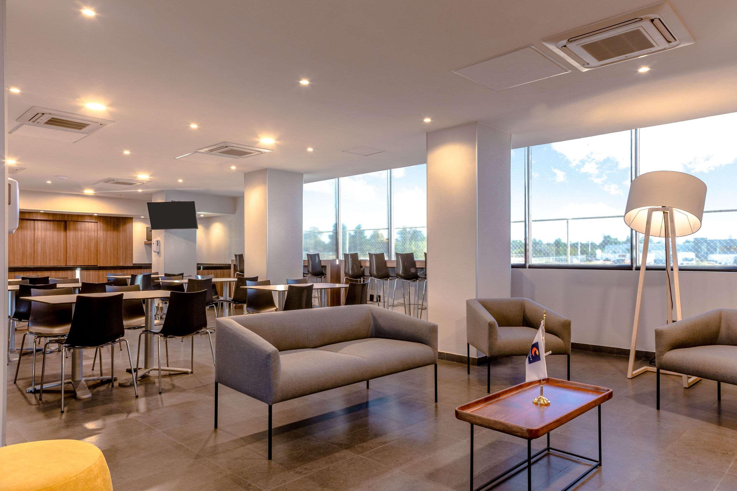 Comfort Inn Делісіяс Екстер'єр фото
